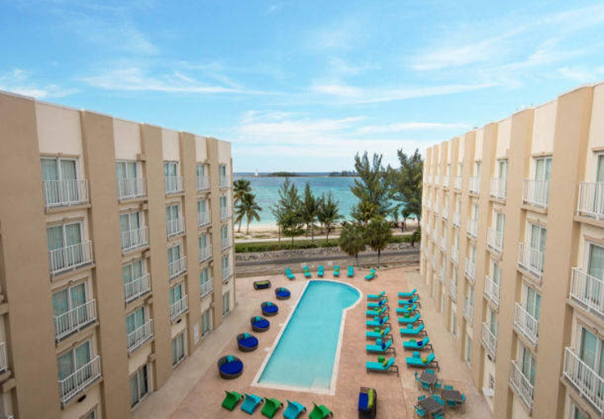 Courtyard By Marriott Nassau Downtown/Junkanoo Beach Hotel Exterior foto