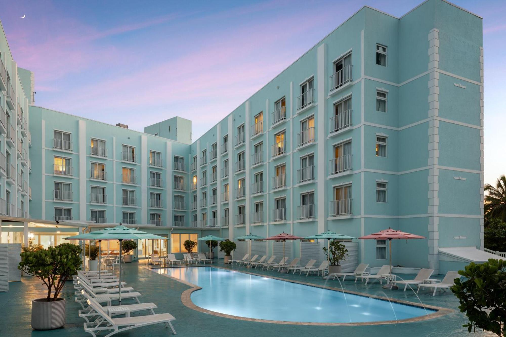 Courtyard By Marriott Nassau Downtown/Junkanoo Beach Hotel Exterior foto